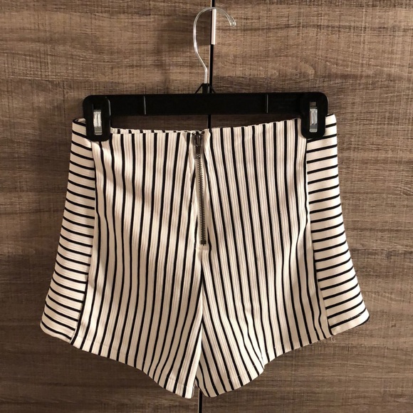 Striped skirt with shorts - Picture 3 of 3